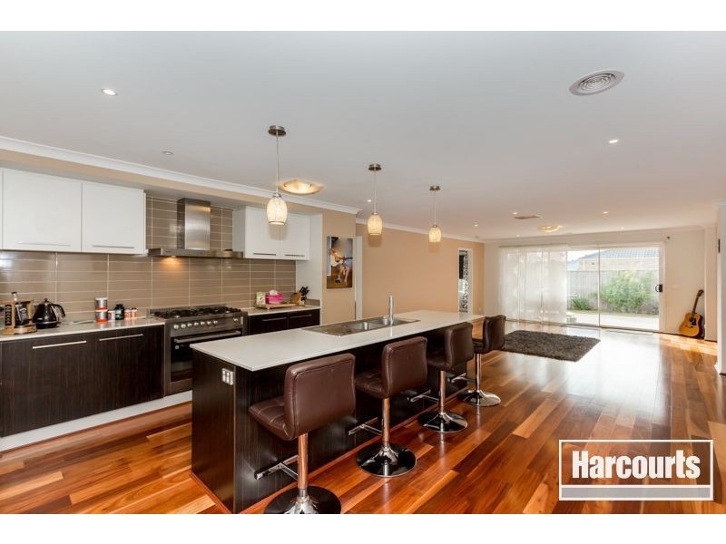 143 Rosebank Drive, Cranbourne North VIC 3977