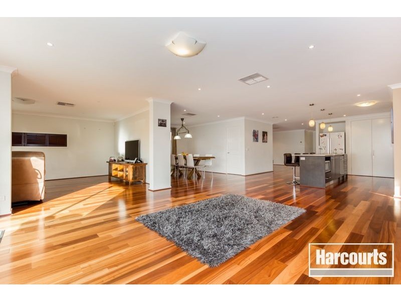 143 Rosebank Drive, Cranbourne North VIC 3977