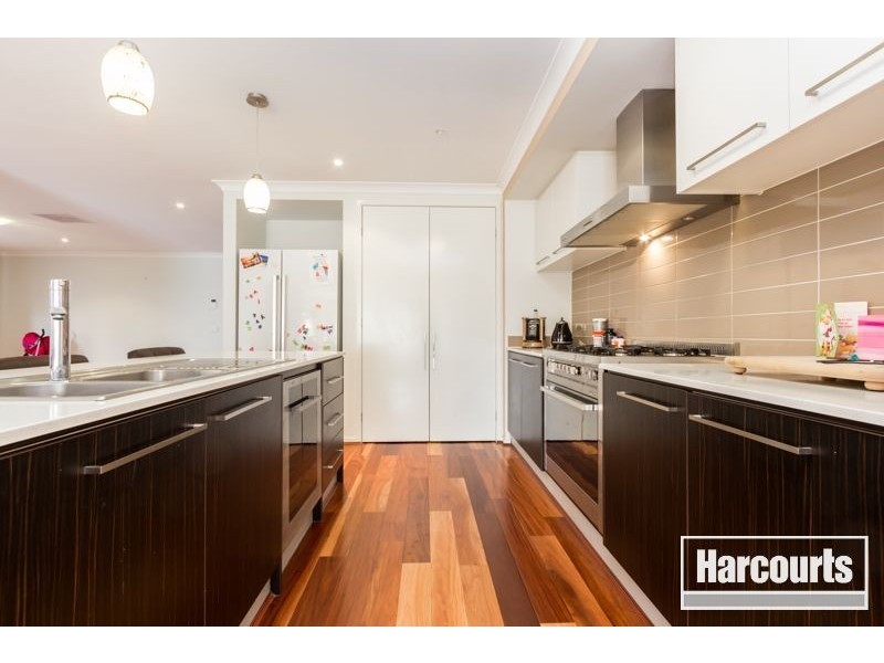 143 Rosebank Drive, Cranbourne North VIC 3977