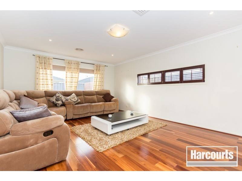 143 Rosebank Drive, Cranbourne North VIC 3977