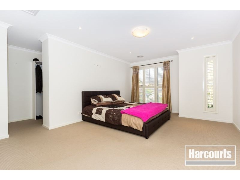 143 Rosebank Drive, Cranbourne North VIC 3977