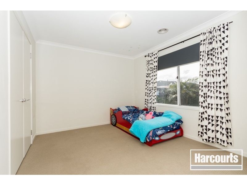 143 Rosebank Drive, Cranbourne North VIC 3977