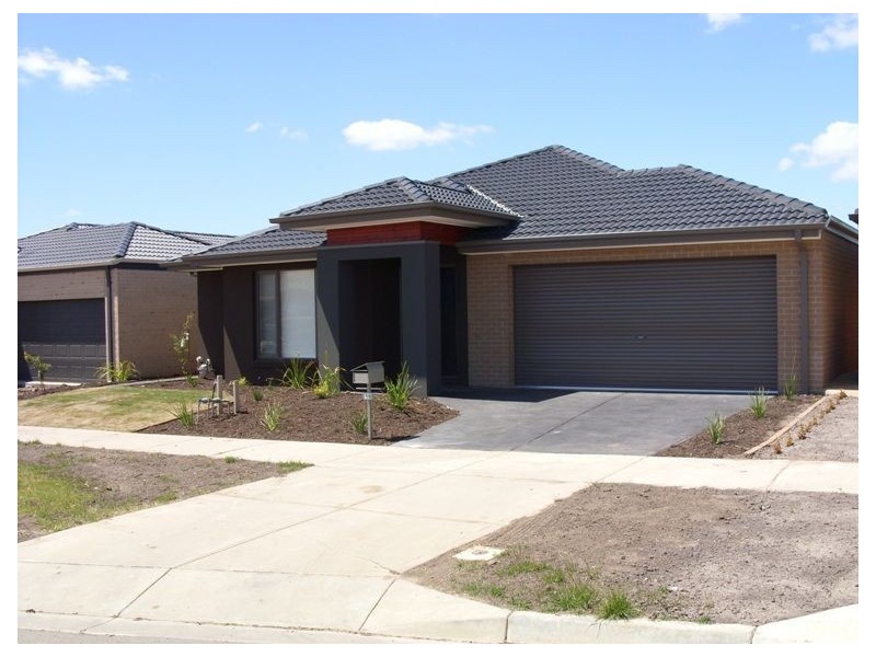 16 Merrowland Avenue, Cranbourne West VIC 3977