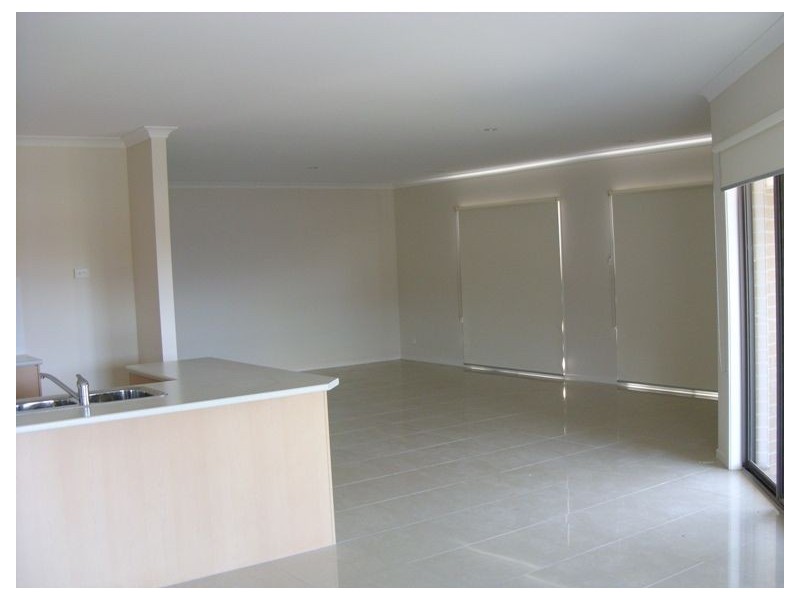 16 Merrowland Avenue, Cranbourne West VIC 3977