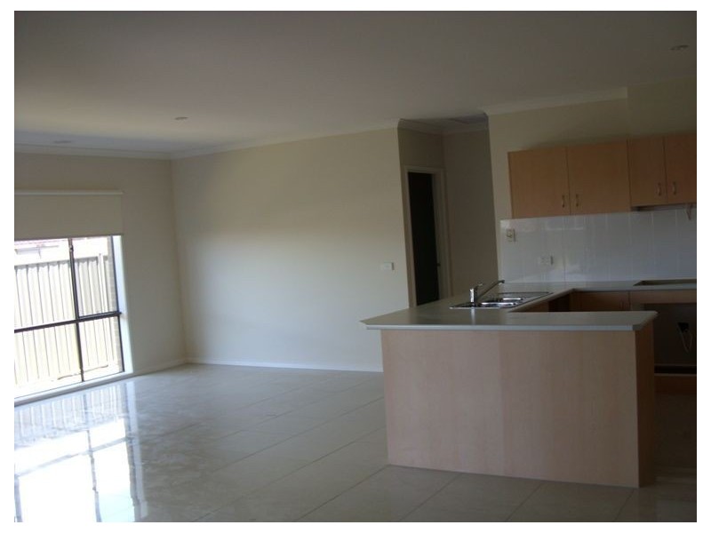 16 Merrowland Avenue, Cranbourne West VIC 3977