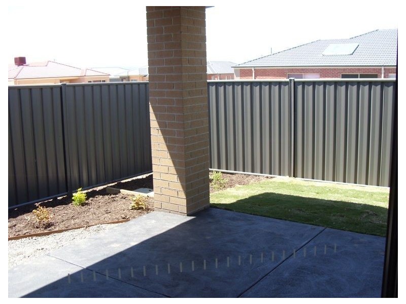 16 Merrowland Avenue, Cranbourne West VIC 3977