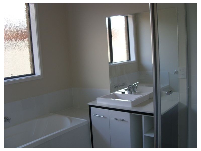 16 Merrowland Avenue, Cranbourne West VIC 3977