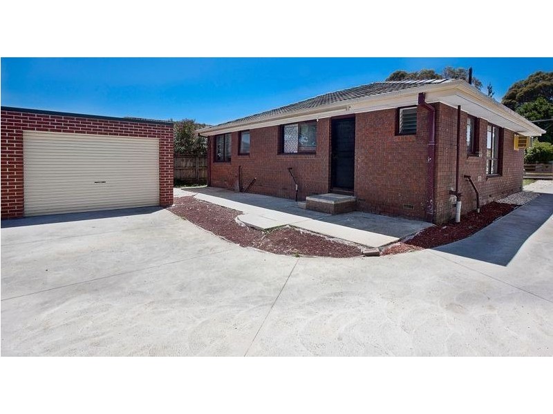 2/41 Fairbairn Road, Cranbourne VIC 3977