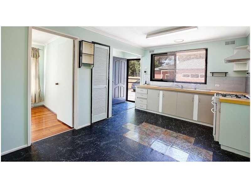 2/41 Fairbairn Road, Cranbourne VIC 3977