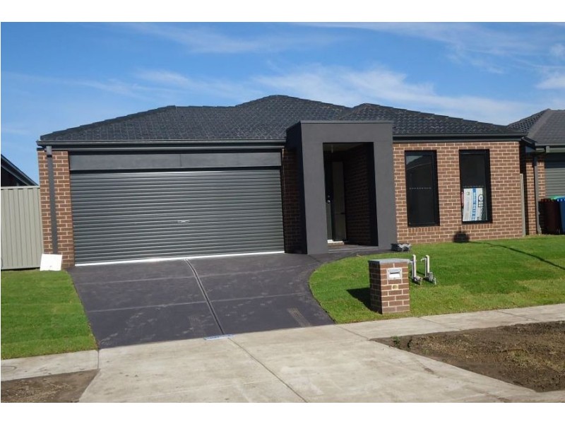 27 Beagle Street, Cranbourne VIC 3977