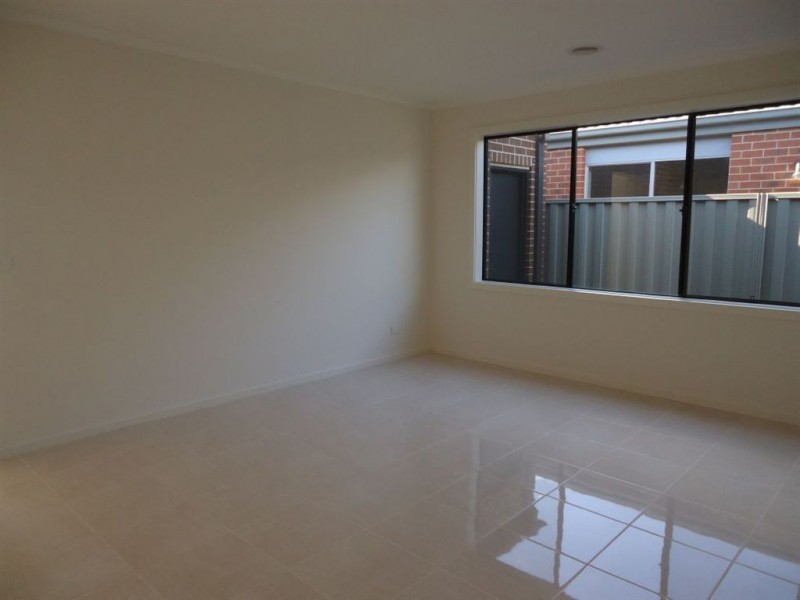 27 Beagle Street, Cranbourne VIC 3977
