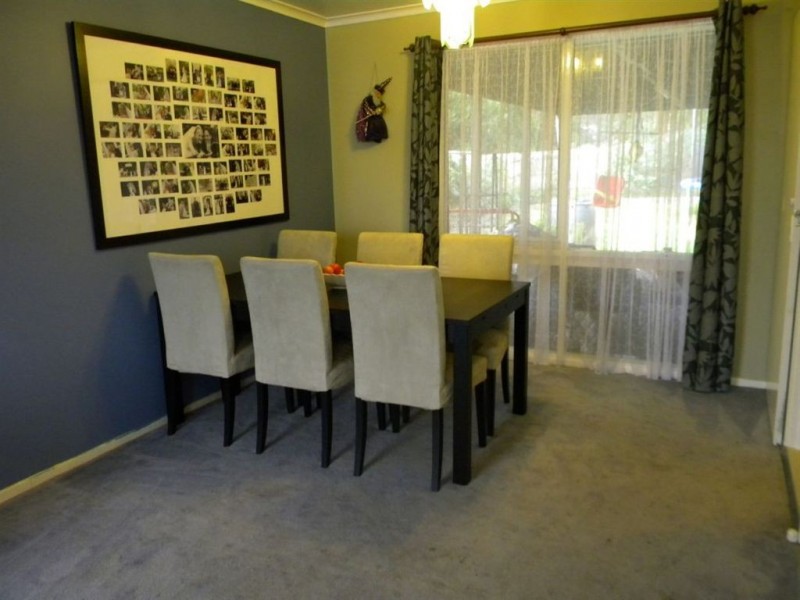 4 Lawrence court, Cranbourne North VIC 3977