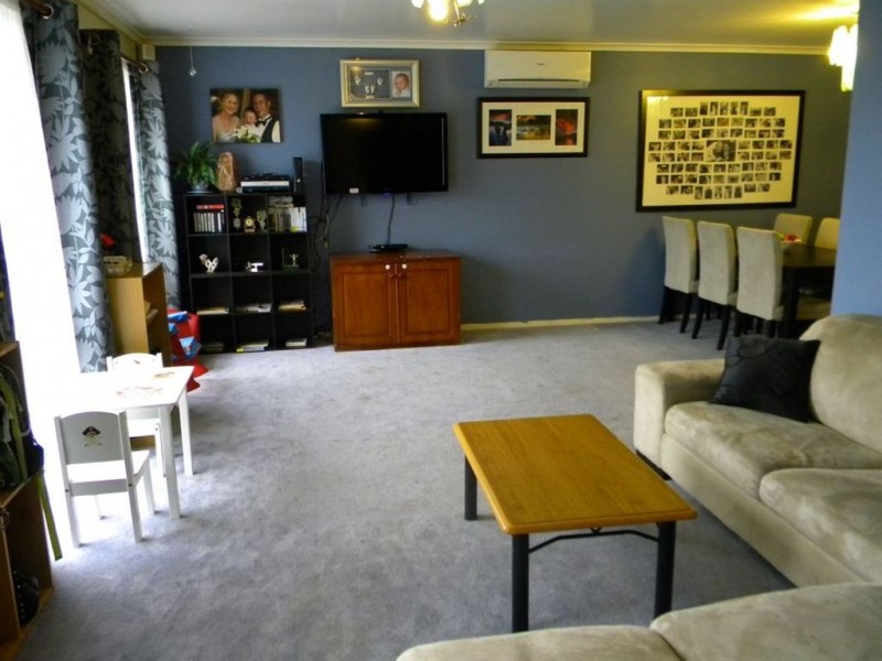 4 Lawrence court, Cranbourne North VIC 3977