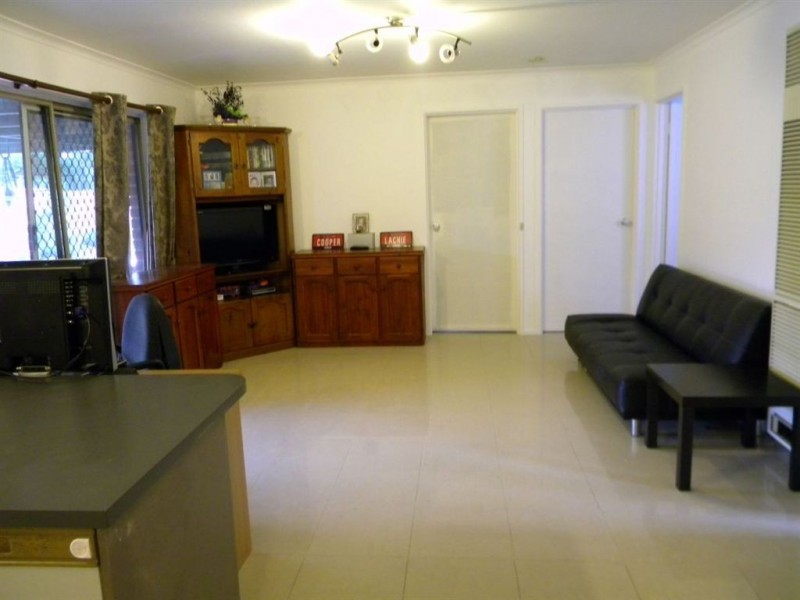 4 Lawrence court, Cranbourne North VIC 3977