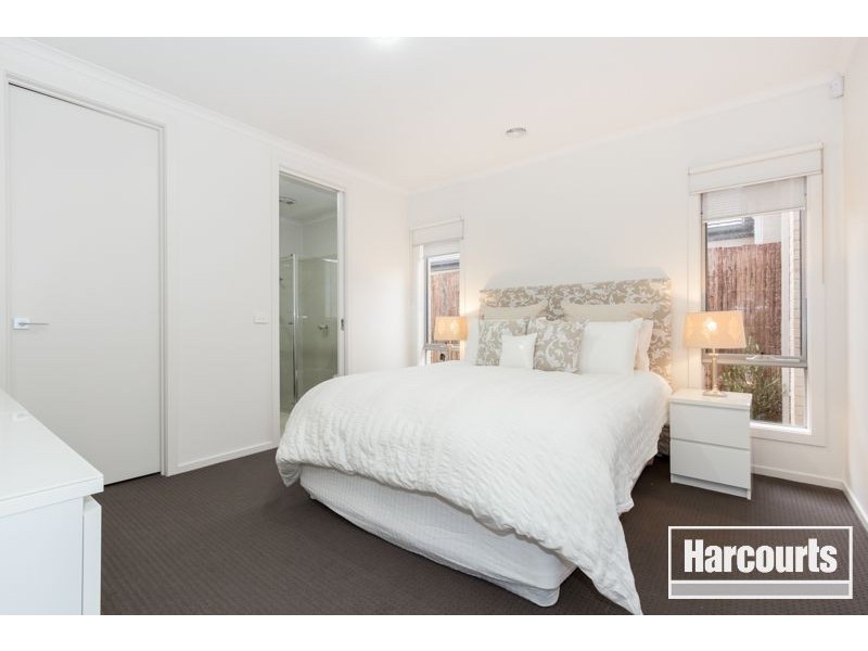4 Evesham Street, Cranbourne North VIC 3977