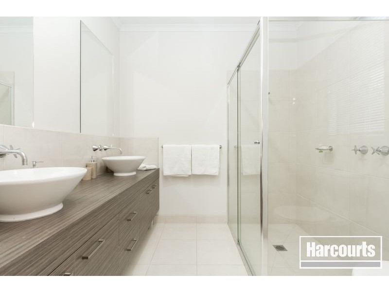 4 Evesham Street, Cranbourne North VIC 3977