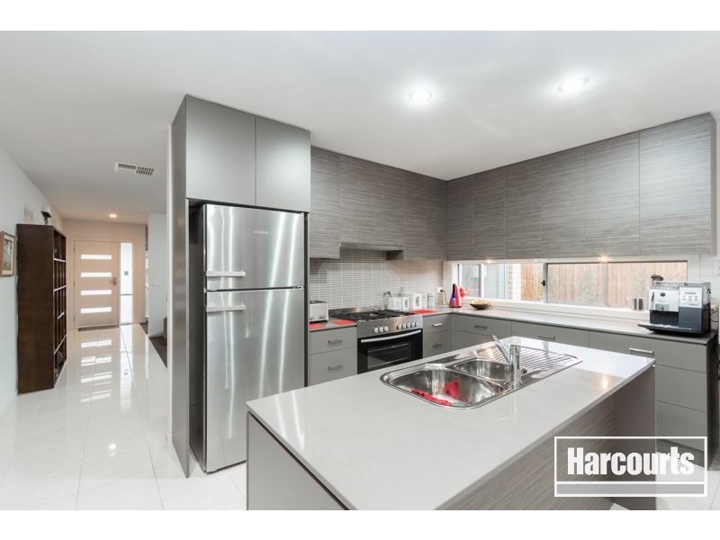 4 Evesham Street, Cranbourne North VIC 3977