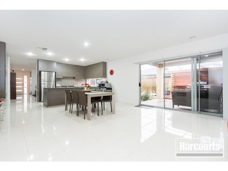 4 Evesham Street, Cranbourne North VIC 3977