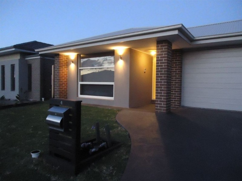4 Galileo Way, Cranbourne West VIC 3977