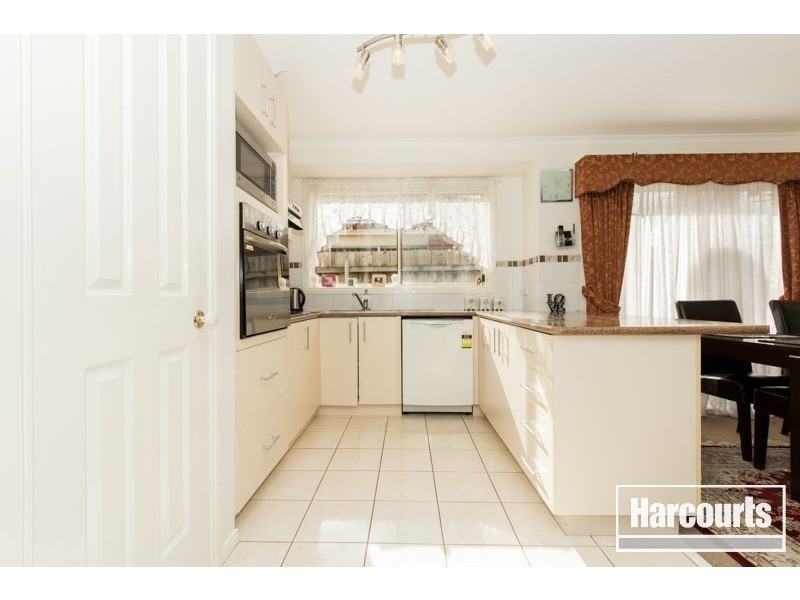 19 Fishburn Place, Cranbourne West VIC 3977