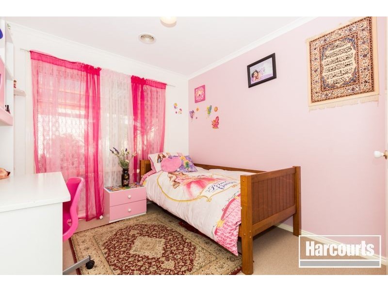 19 Fishburn Place, Cranbourne West VIC 3977