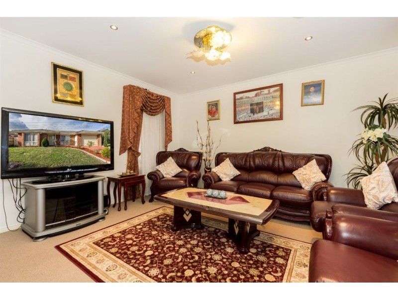 19 Fishburn Place, Cranbourne West VIC 3977