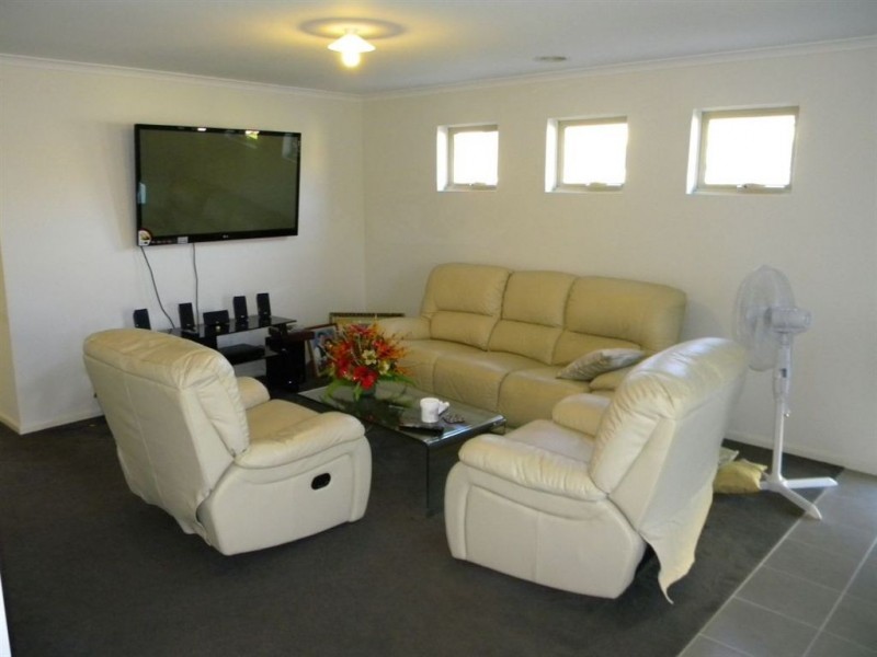 5 Waterbury street, Cranbourne VIC 3977