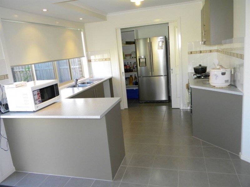 5 Waterbury street, Cranbourne VIC 3977