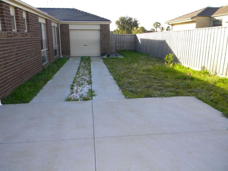 5 Waterbury street, Cranbourne VIC 3977