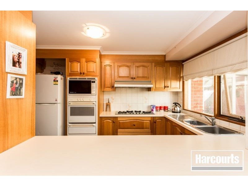 6 Yew Court, Cranbourne North VIC 3977