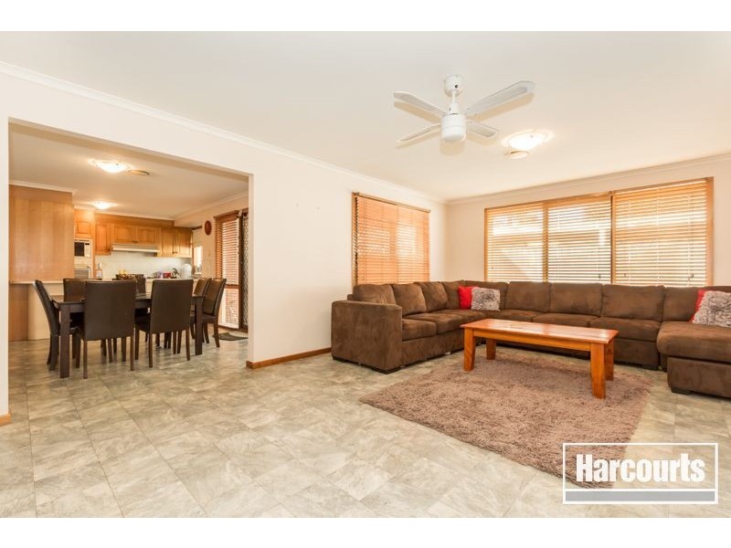 6 Yew Court, Cranbourne North VIC 3977