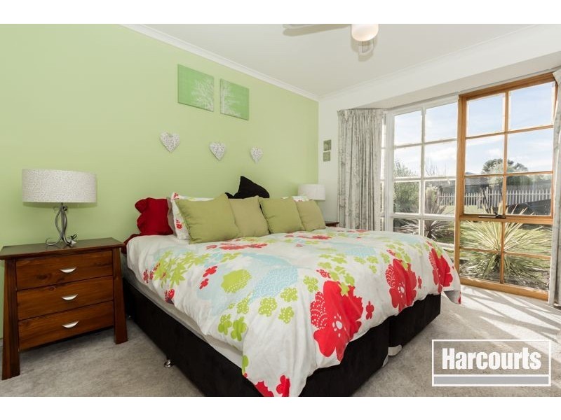 6 Yew Court, Cranbourne North VIC 3977