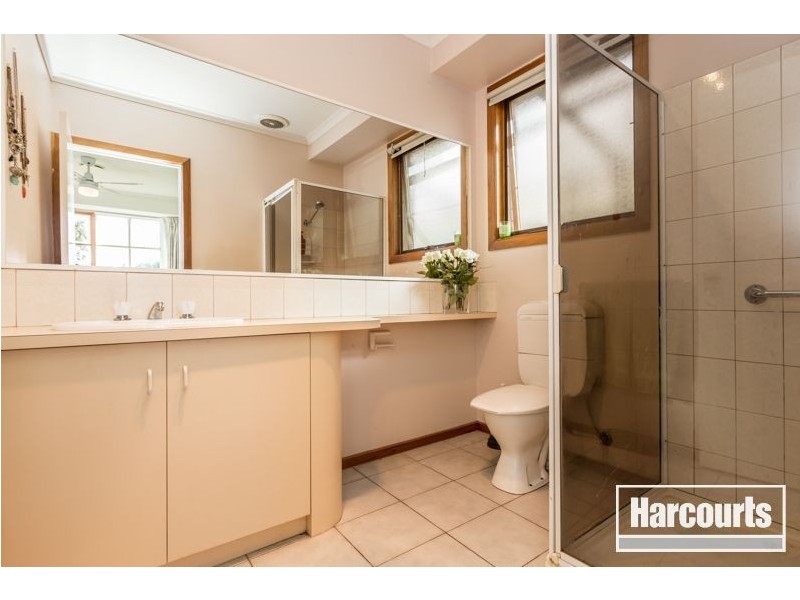 6 Yew Court, Cranbourne North VIC 3977