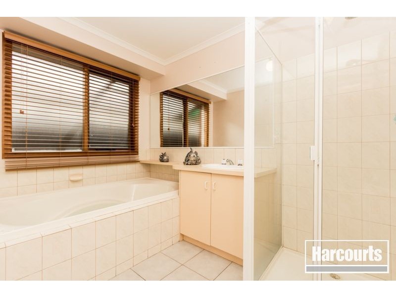 6 Yew Court, Cranbourne North VIC 3977