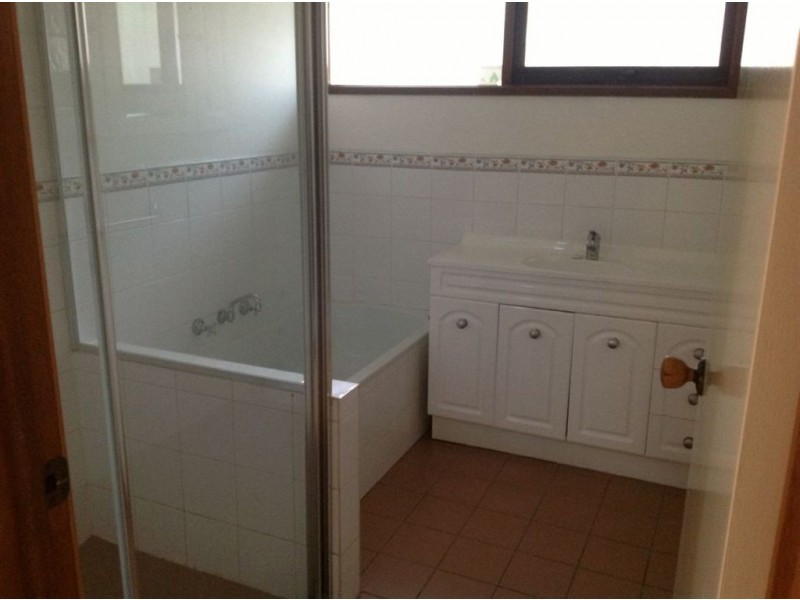 20 Hazelwood Avenue, Cranbourne North VIC 3977