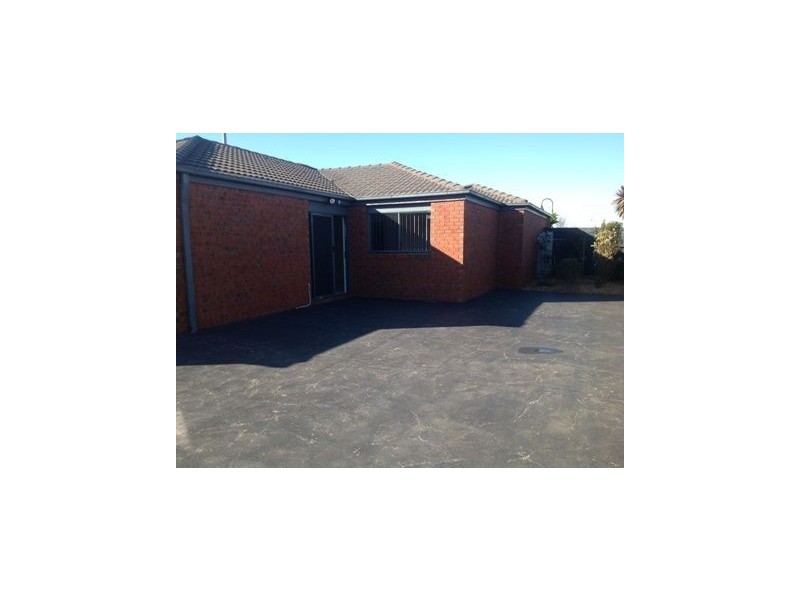 23 Fernisky Drive, Cranbourne East VIC 3977