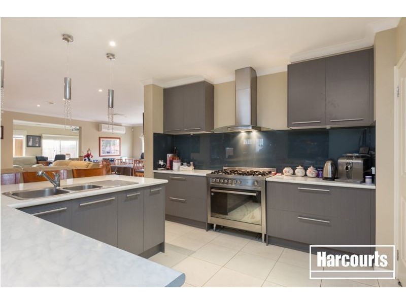 6 Kennels Lane, Cranbourne East VIC 3977