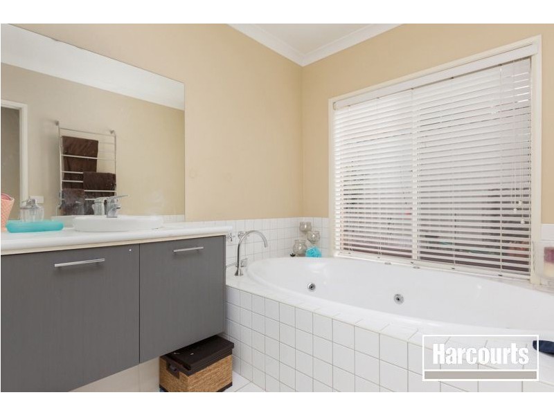 6 Kennels Lane, Cranbourne East VIC 3977