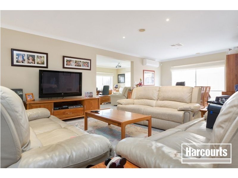 6 Kennels Lane, Cranbourne East VIC 3977