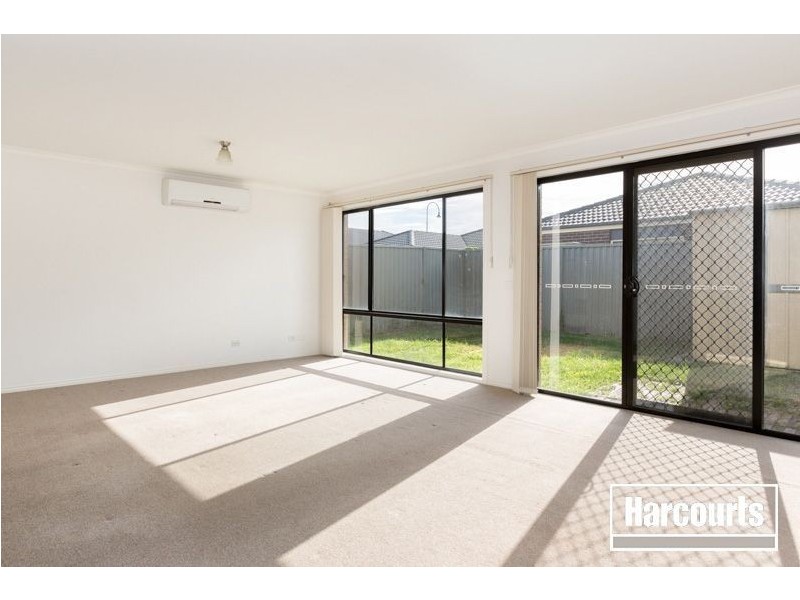2/6 Saltrum Court, Cranbourne East VIC 3977