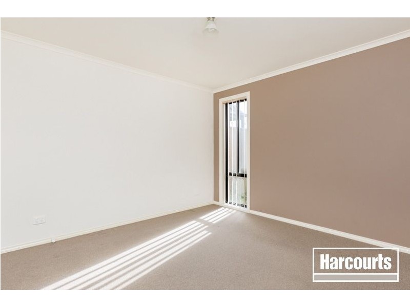 2/6 Saltrum Court, Cranbourne East VIC 3977