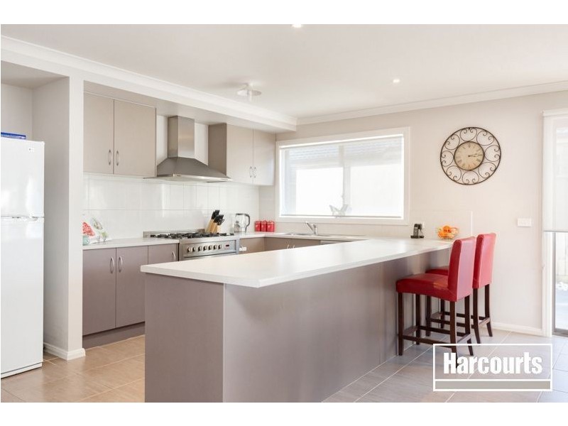 2 Bushranger Boulevard, Cranbourne East VIC 3977