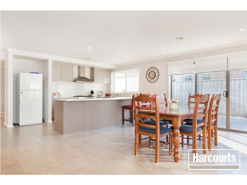2 Bushranger Boulevard, Cranbourne East VIC 3977