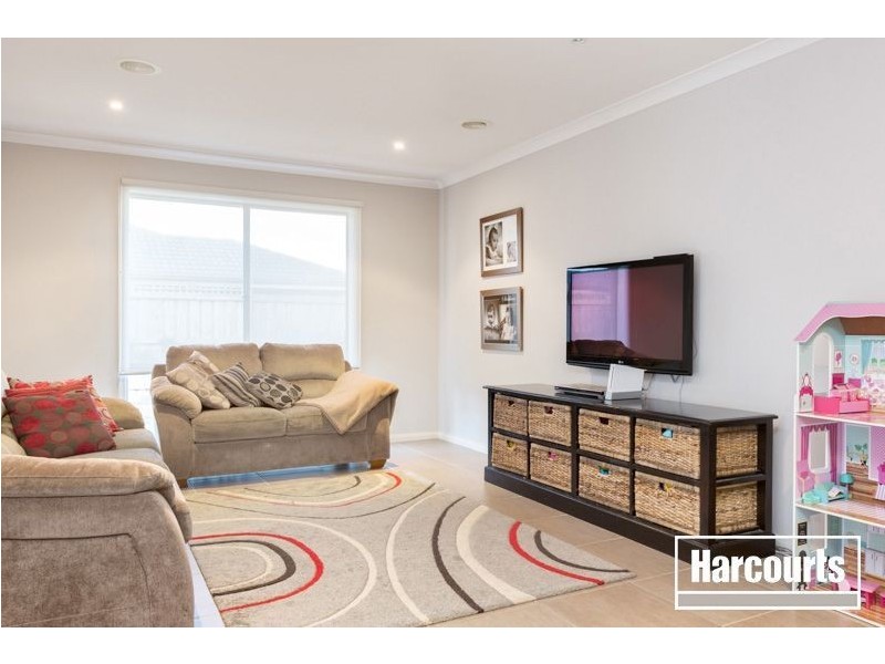 2 Bushranger Boulevard, Cranbourne East VIC 3977