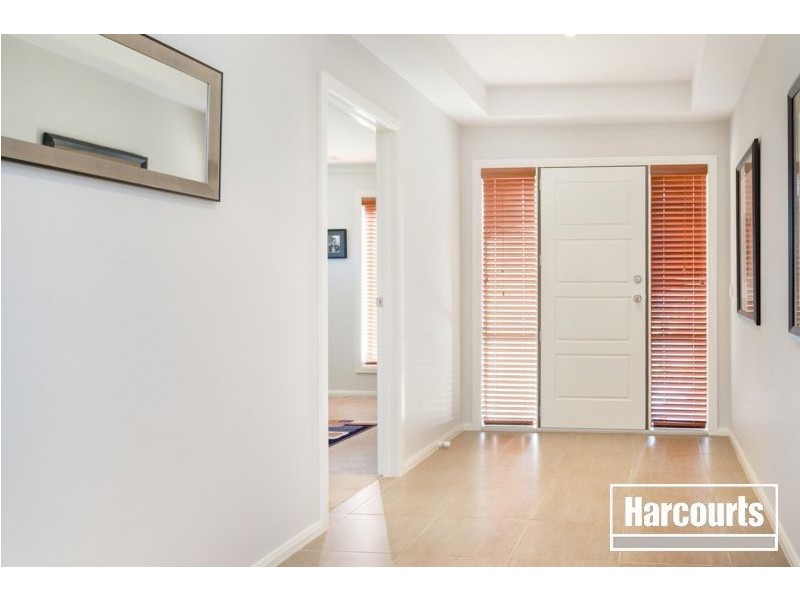 2 Bushranger Boulevard, Cranbourne East VIC 3977