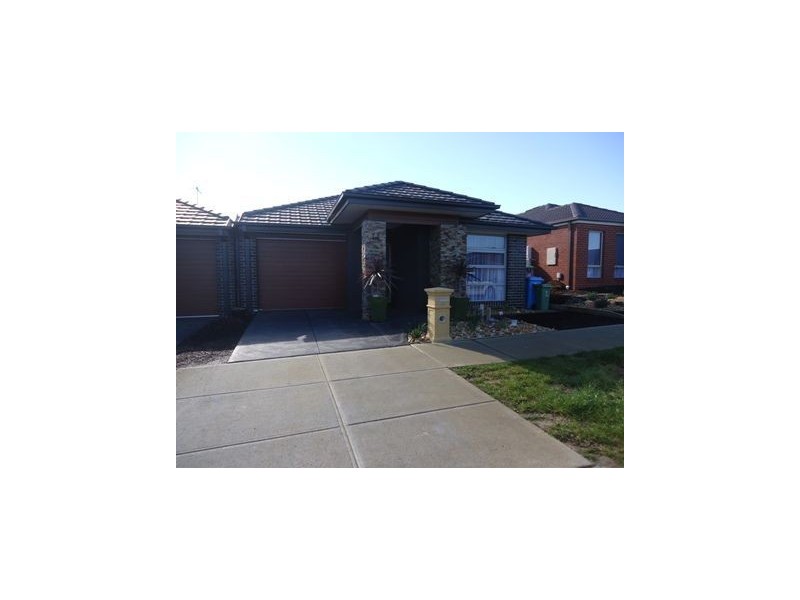 33 Ventasso Street, Clyde North VIC 3978