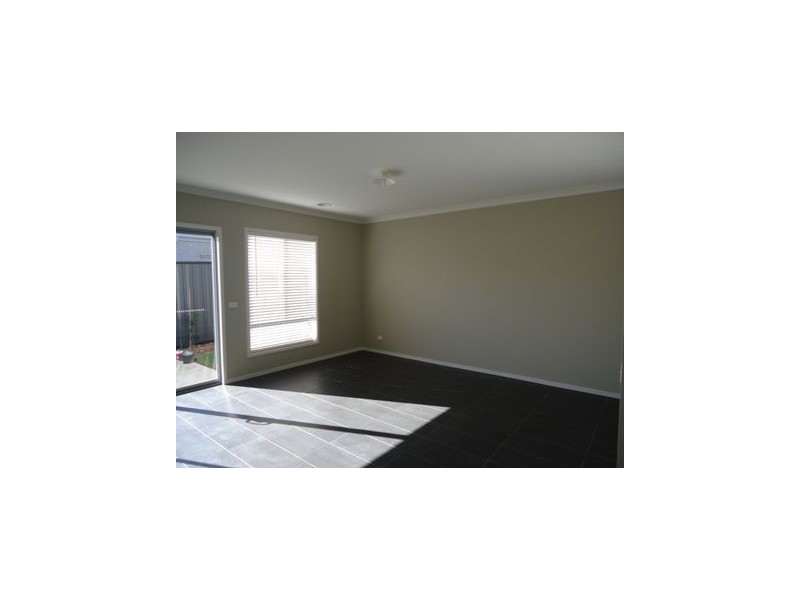 33 Ventasso Street, Clyde North VIC 3978