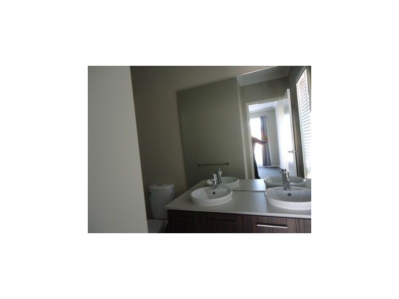 33 Ventasso Street, Clyde North VIC 3978