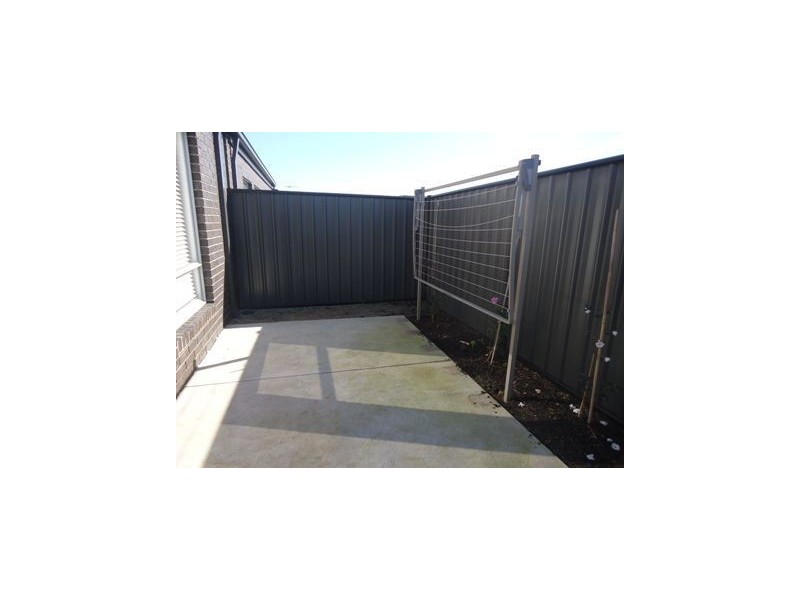 33 Ventasso Street, Clyde North VIC 3978