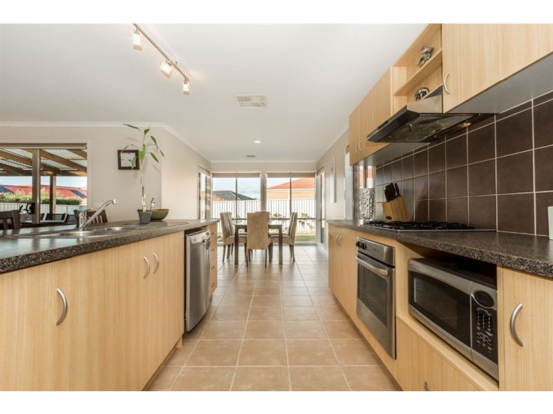 16 Gatehouse Parade, Cranbourne East VIC 3977